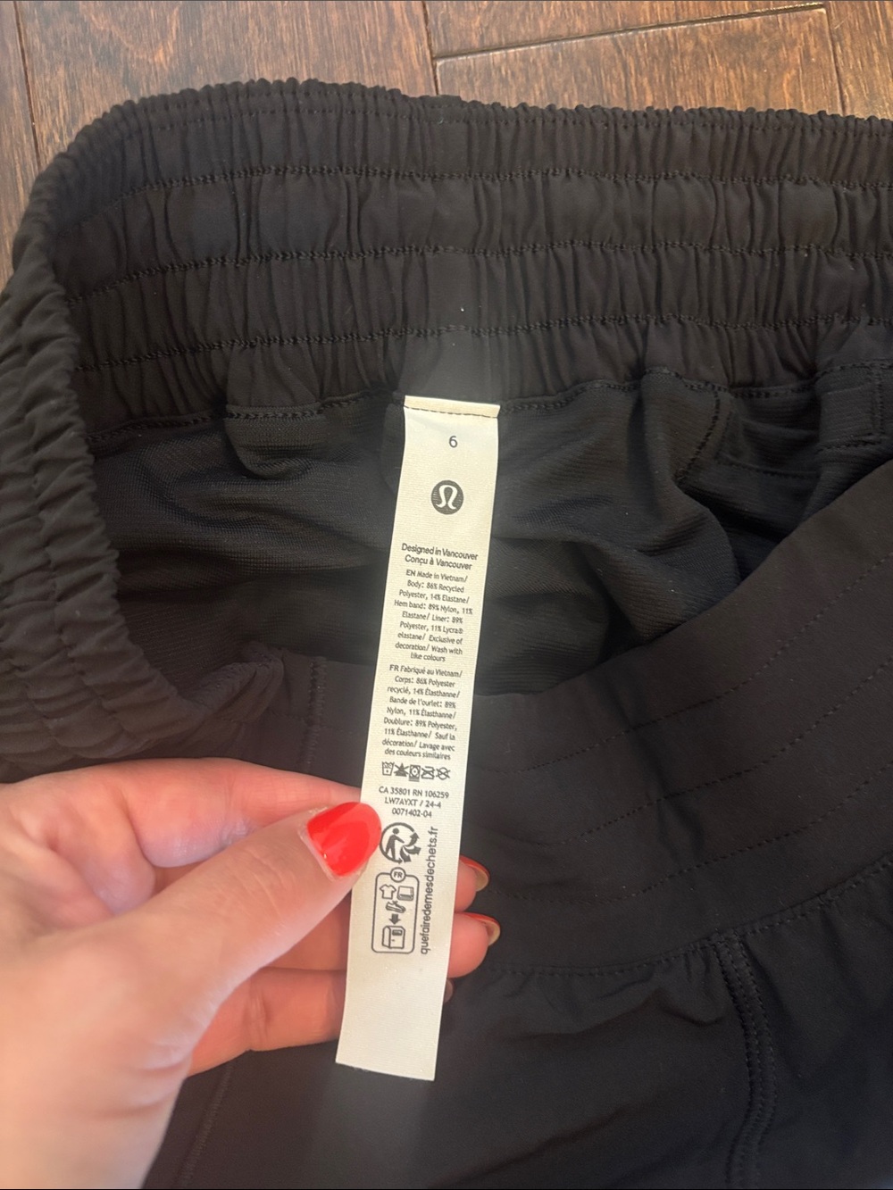 Lululemon 🍋 | 6 | Hotty Hot High-Rise Lined Short 4” in black - Picture 8 of 9